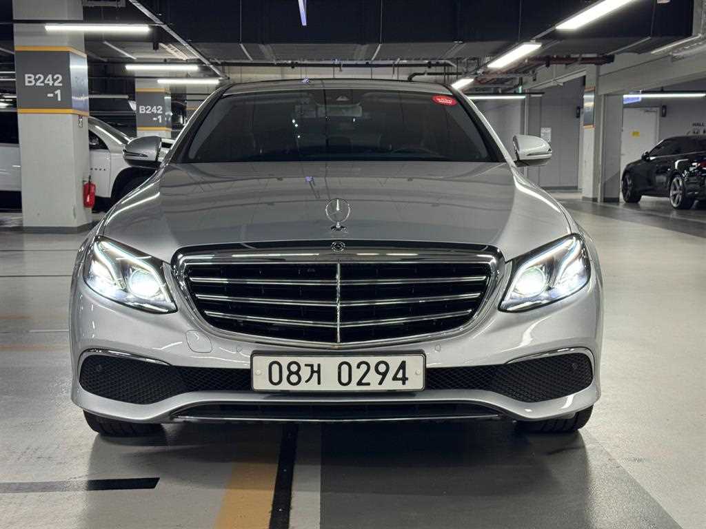 벤츠 E 클래스 E220d 익스클루시브 사진 2/20