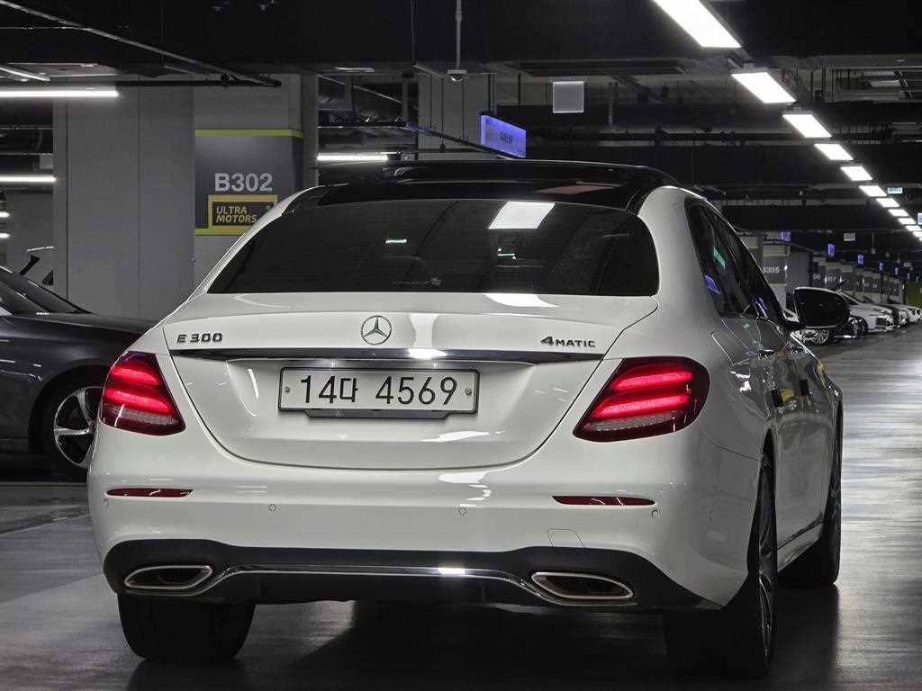 벤츠 E 클래스 E300 4MATIC AMG LINE 사진 2/20