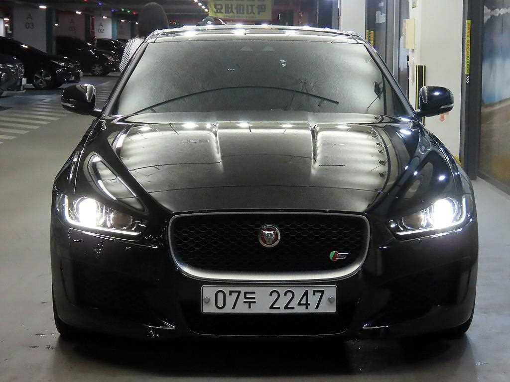 재규어 XE 3.0 SC S 사진 2/20