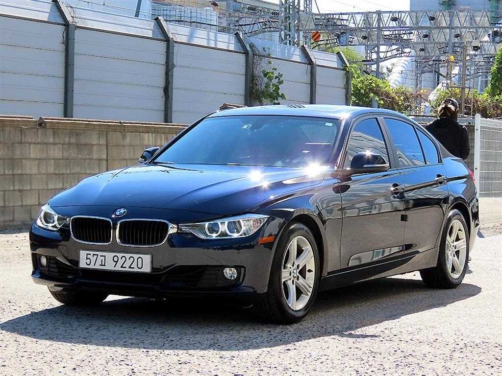 BMW 3시리즈 320i 사진 2/19