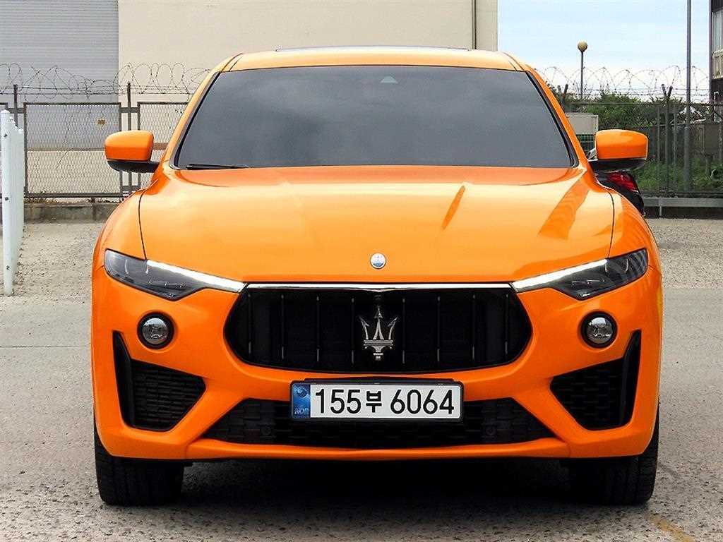 마세라티 르반떼 3.8 GTS AWD 사진