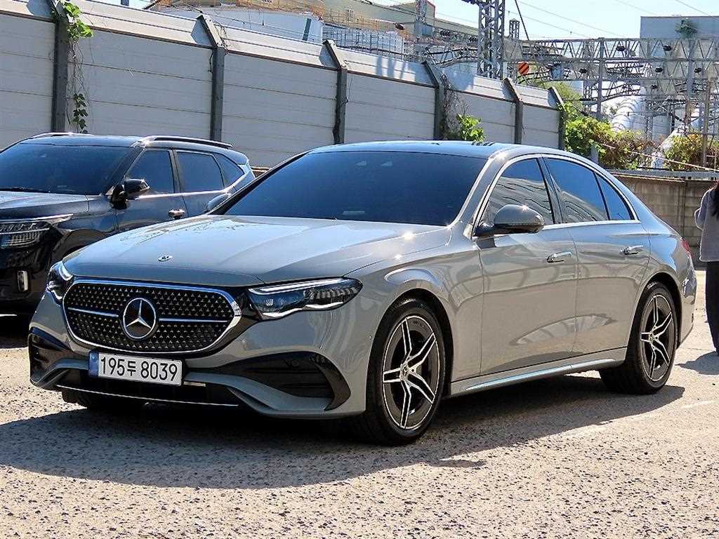 벤츠 E 클래스 E300 4MATIC AMG Line 사진 2/20