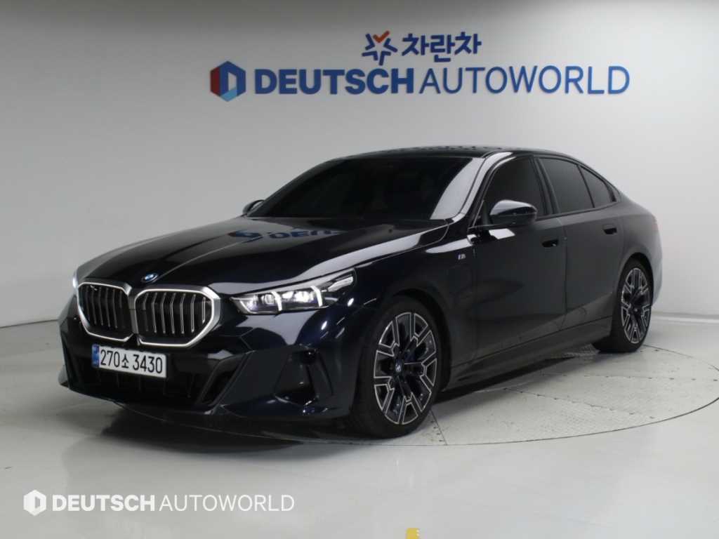 BMW 5시리즈 530e M 스포츠 사진