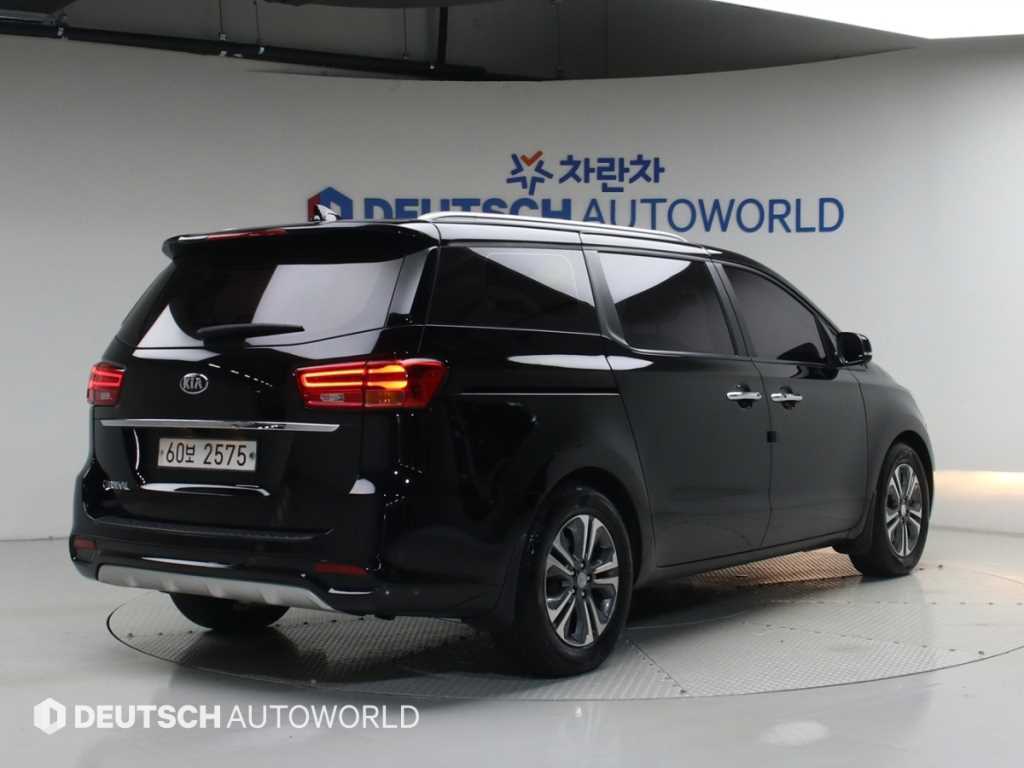 기아 카니발 디젤 9인승 럭셔리 사진 2/20