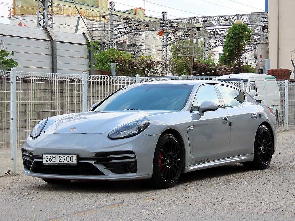포르쉐 파나메라 4.8 GTS 사진 2/20