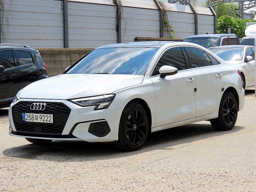 아우디 A3 40 TFSI 사진