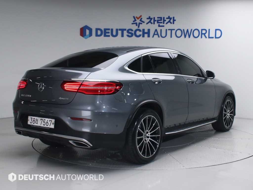 벤츠 GLC 클래스 GLC 220 d 4MATIC 프리미엄 쿠페 사진 2/20