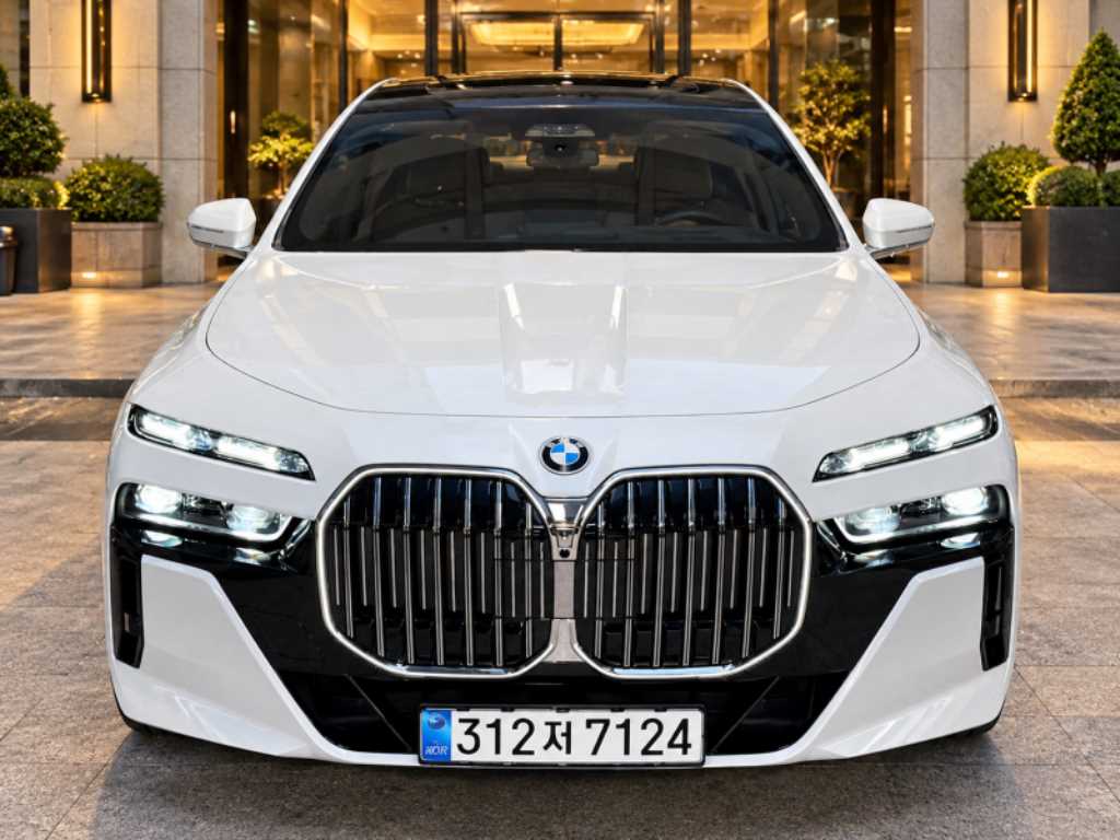 BMW 7시리즈 740i xDrive M 스포츠 사진