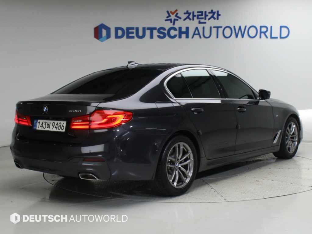 BMW 5시리즈 520i M 스포츠 사진 2/20