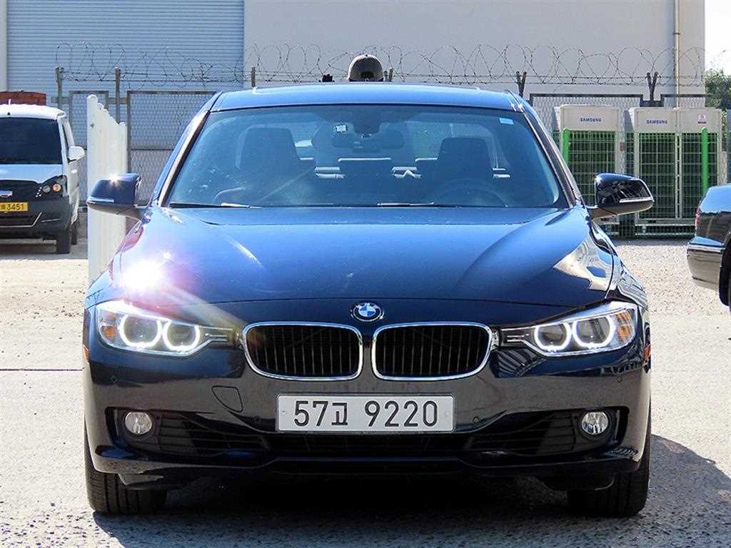 BMW 3시리즈 320i 사진