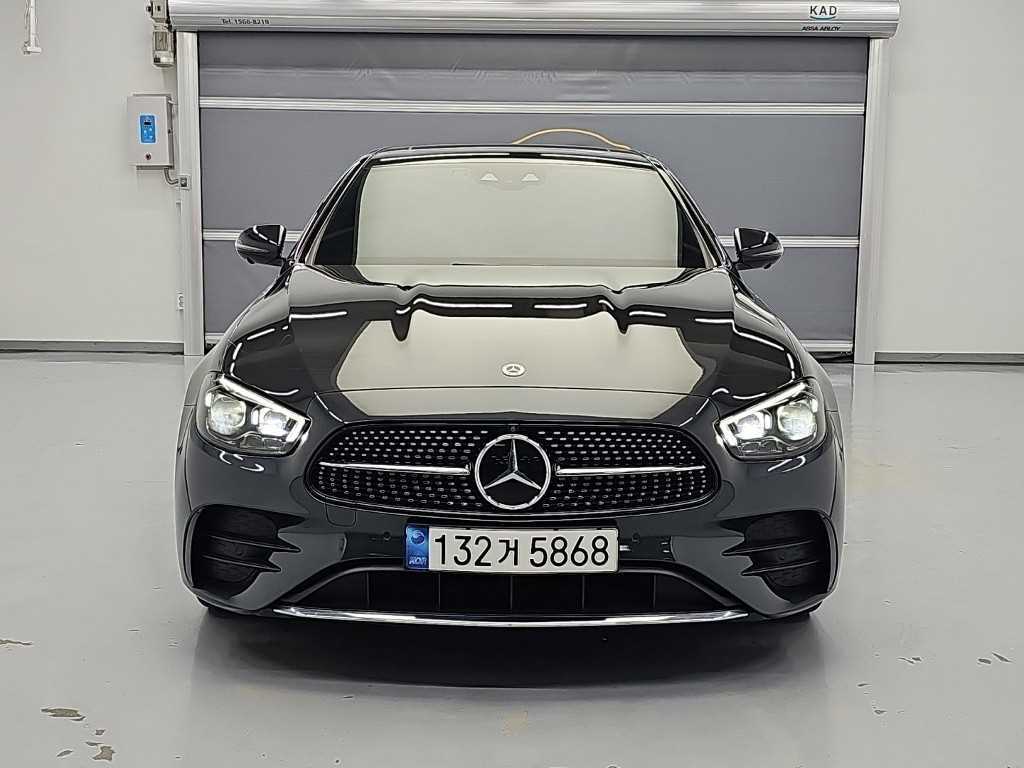 벤츠 E 클래스 E220d 4MATIC AMG라인 사진 2/18