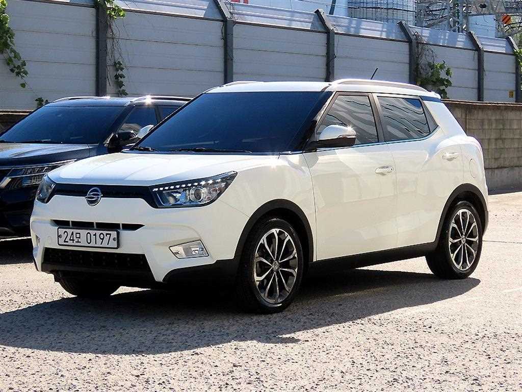 KGM 티볼리 가솔린 2WD 1.6 LX 최고급형 사진 2/19