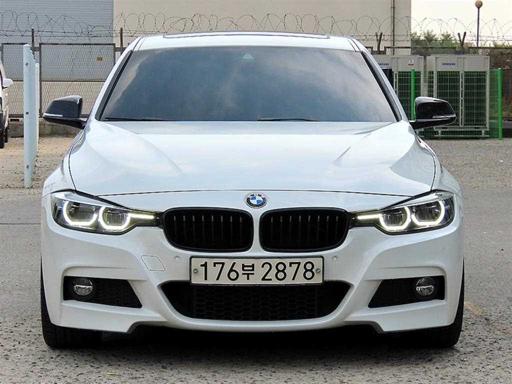 BMW 3시리즈 330i M 스포츠 쉐도우 사진