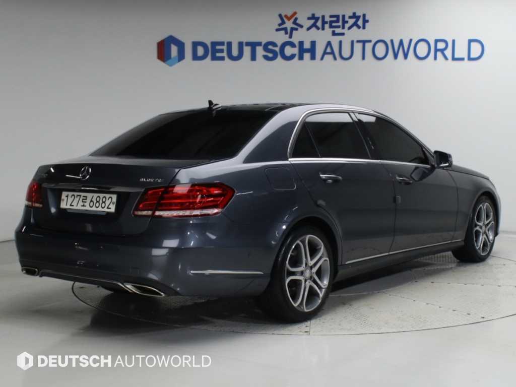 벤츠 E 클래스 E250 블루텍 4MATIC 아방가르드 사진 2/20