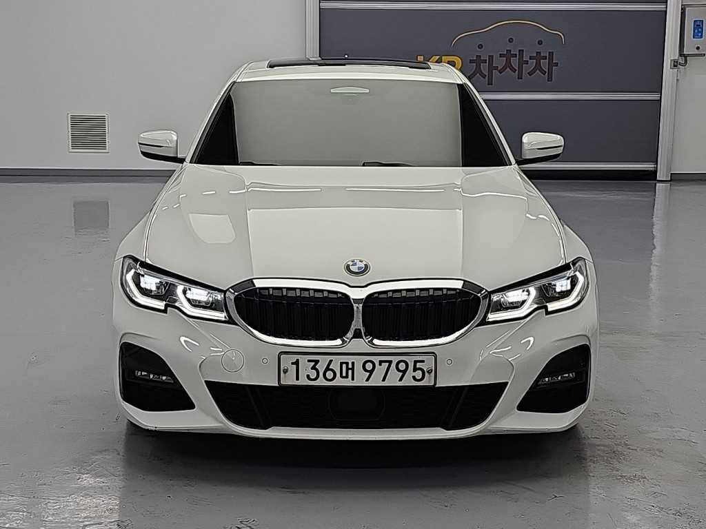 BMW 3시리즈 320d M 스포츠 사진 2/18