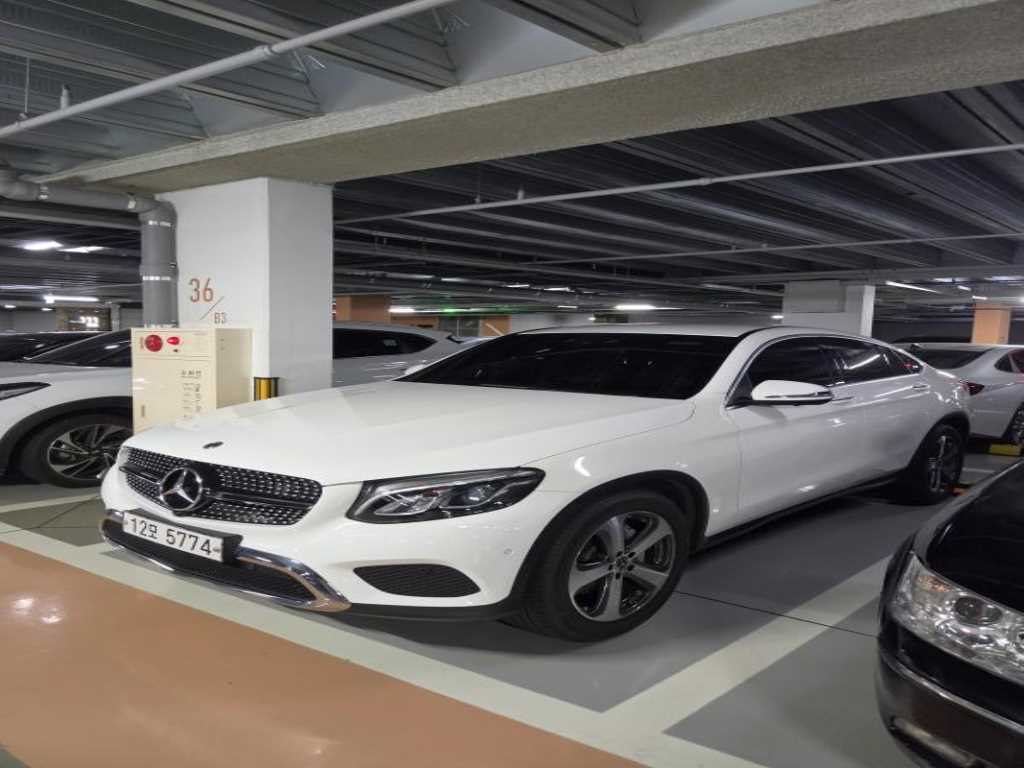 벤츠 GLC 클래스 GLC 300 4MATIC 쿠페 사진
