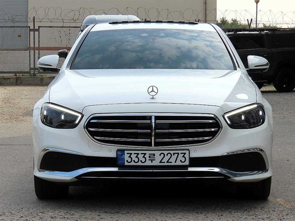 벤츠 E 클래스 E300e 4MATIC 익스클루시브 사진