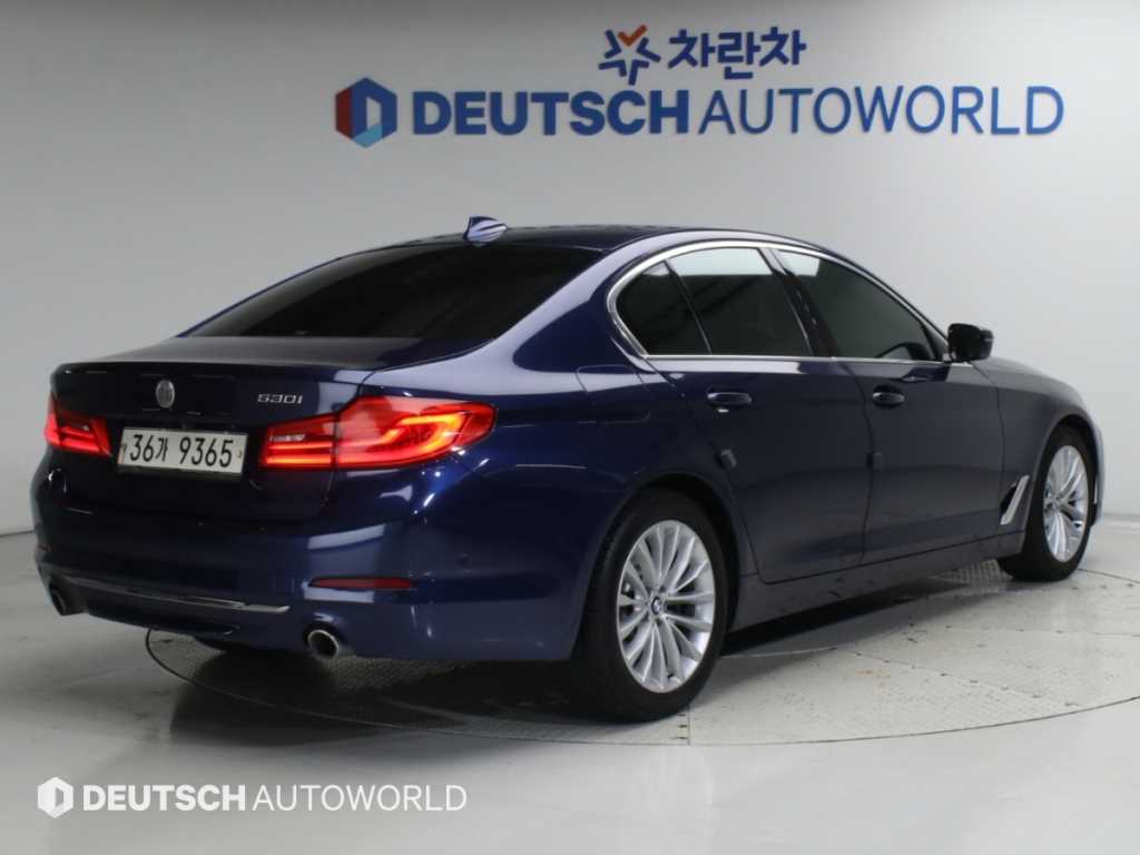 BMW 5시리즈 530i M 스포츠 플러스 사진 2/20