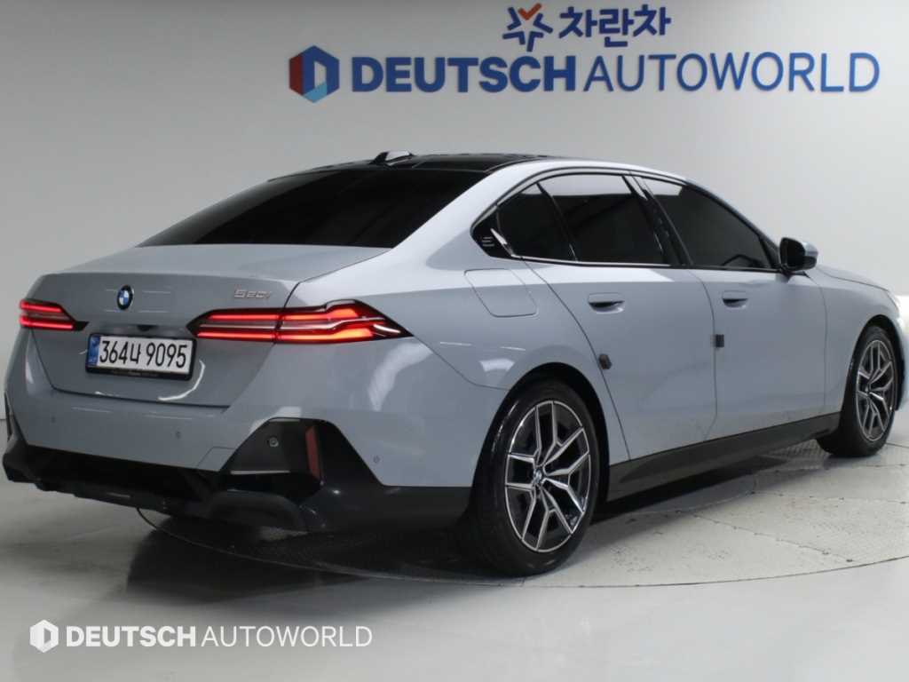 BMW 5시리즈 520i M 스포츠 사진 2/20