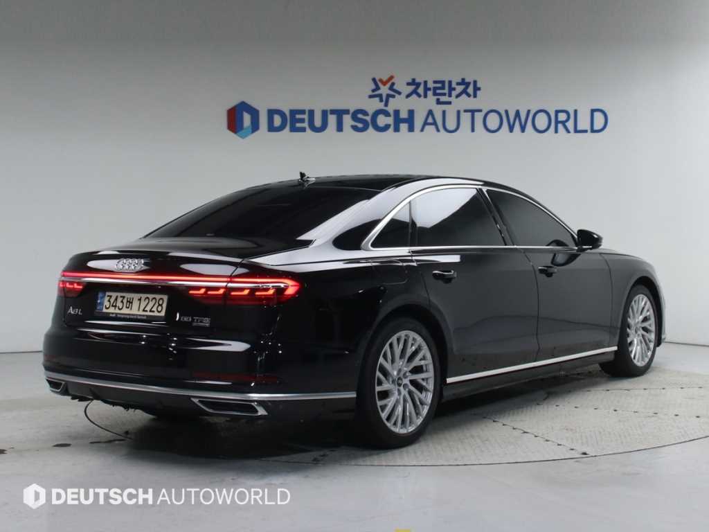 아우디 A8 55 TFSI 콰트로 LWB 사진 2/20