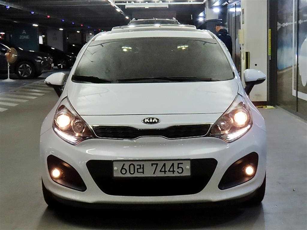 기아 프라이드 5DR 1.6GDI 프레스티지 사진 2/20
