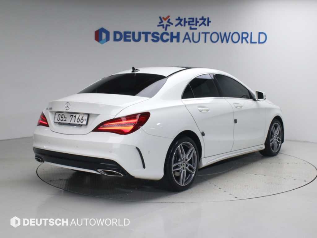 벤츠 CLA 클래스 CLA 220 AMG LINE 사진 2/20