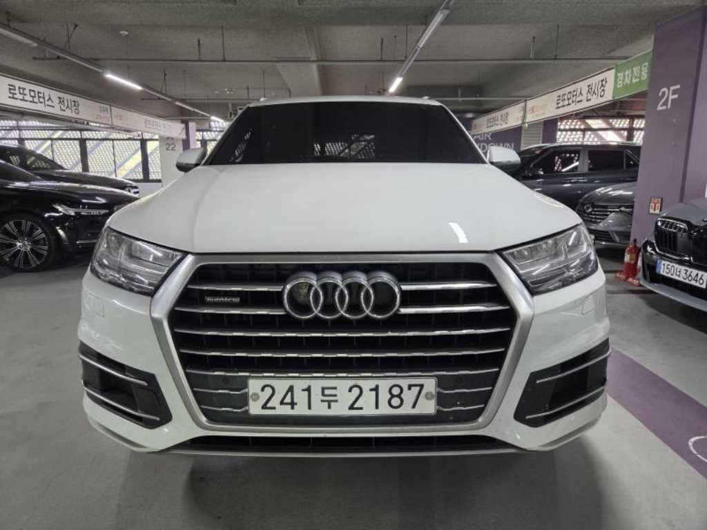 아우디 Q7 45 TFSI 콰트로 사진