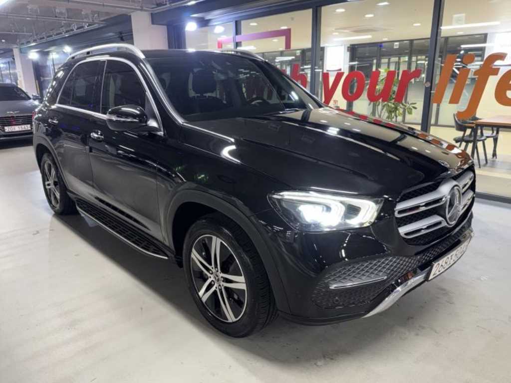 벤츠 GLE 클래스 GLE 300d 4MATIC 사진 2/20