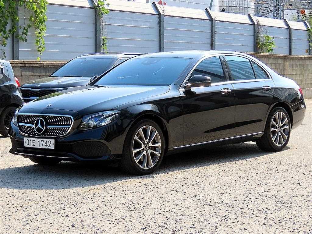 벤츠 E 클래스 E300 4MATIC 아방가르드 사진 2/20