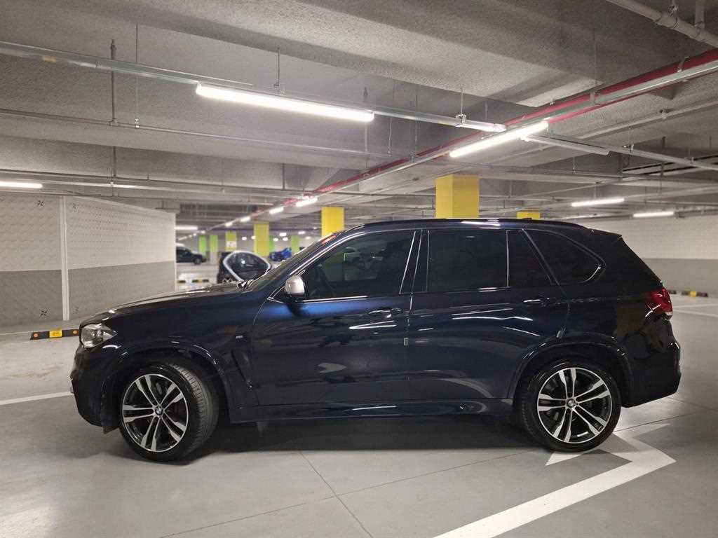 BMW X5 xDrive M50d 사진 2/18