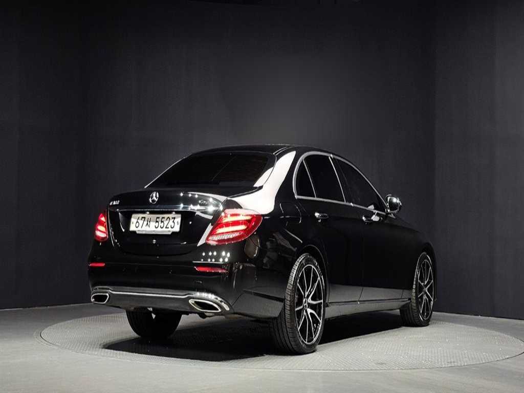 벤츠 E 클래스 E300 4MATIC 아방가르드 사진 2/20