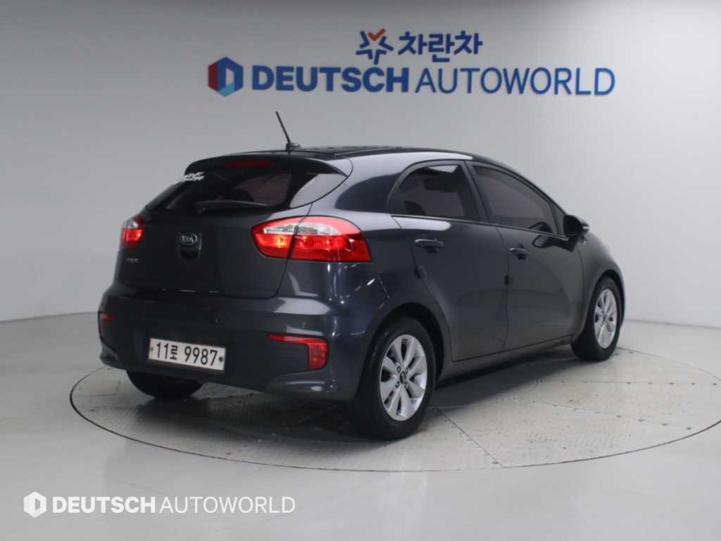 기아 프라이드 5DR 1.4 디젤 럭셔리 사진 2/20