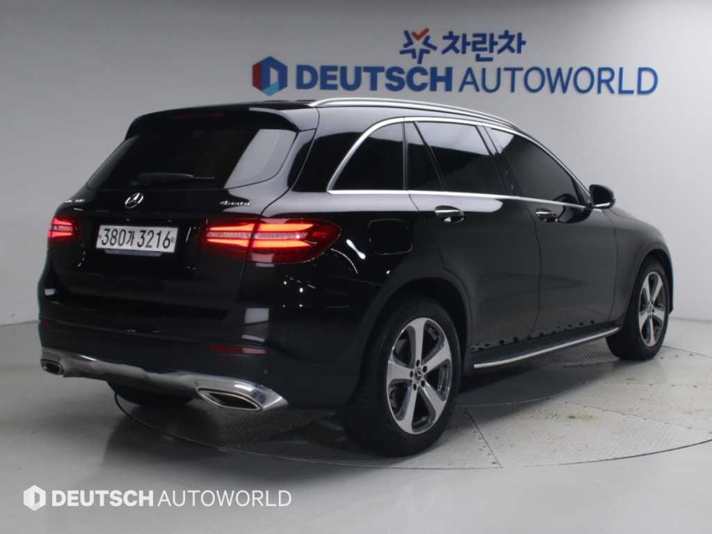 벤츠 GLC 클래스 GLC 300 4MATIC 사진 2/20