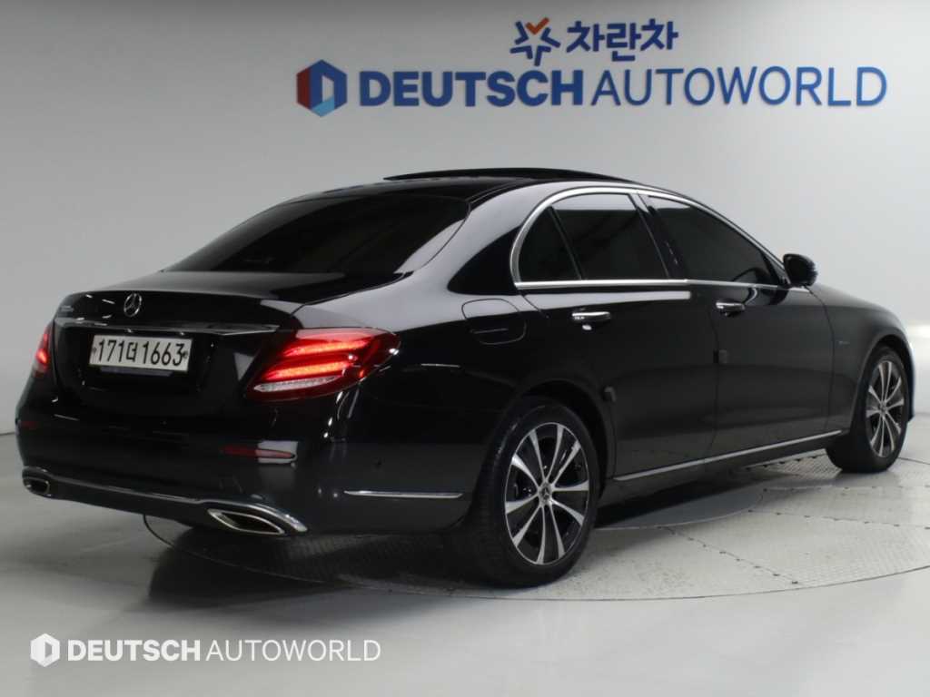 벤츠 E 클래스 E300e 익스클루시브 사진 2/20
