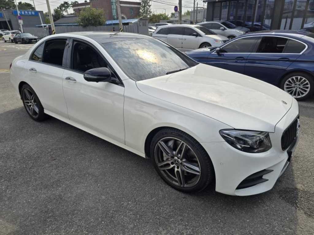 벤츠 E 클래스 E300 AMG LINE 사진 2/20