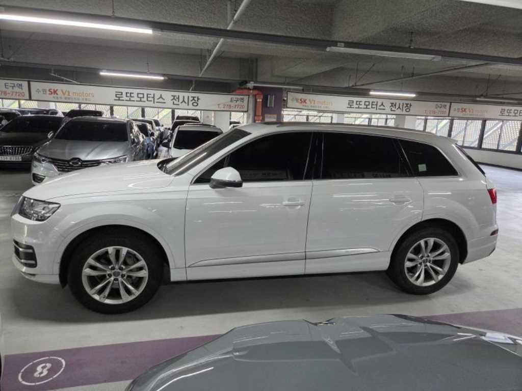 아우디 Q7 45 TFSI 콰트로 사진 2/7
