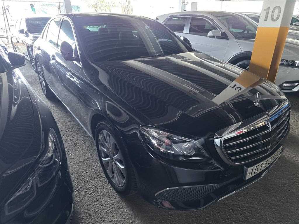 벤츠 E 클래스 E300 4MATIC 익스클루시브 사진 2/20