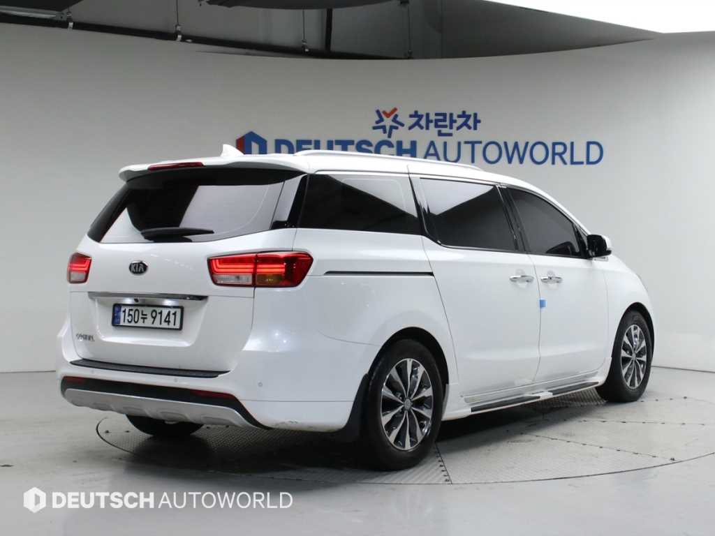 기아 카니발 디젤 9인승 럭셔리 사진 2/20