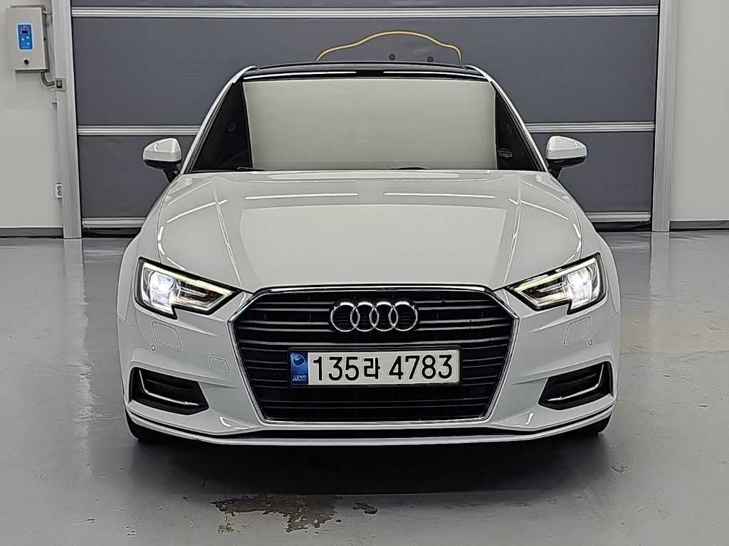 아우디 A3 40 TFSI 사진