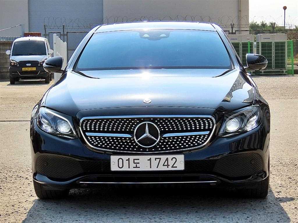벤츠 E 클래스 E300 4MATIC 아방가르드 사진