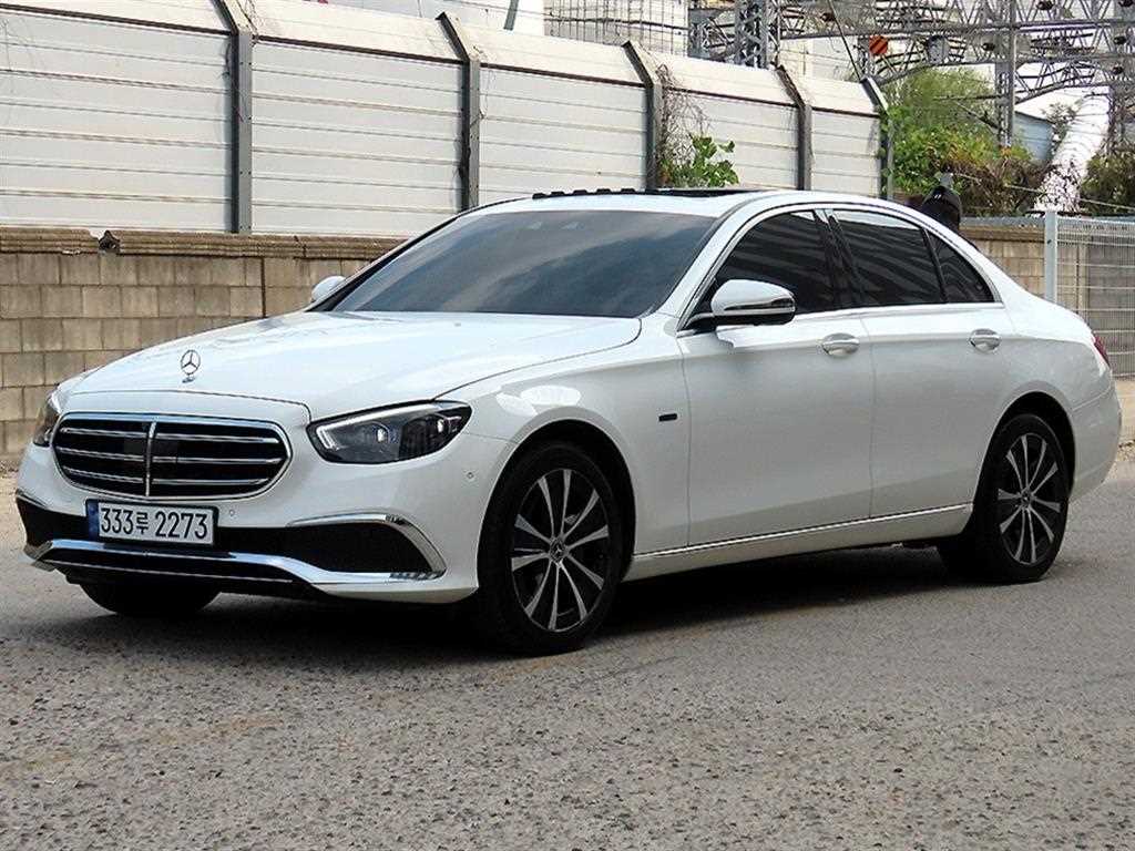 벤츠 E 클래스 E300e 4MATIC 익스클루시브 사진 2/20