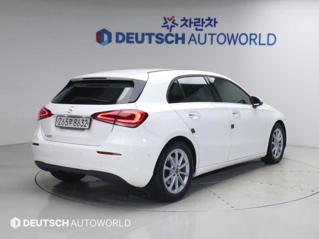 벤츠 A 클래스 A220 해치백 사진 2/20