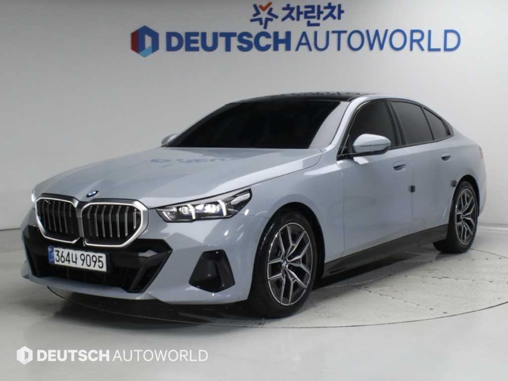 BMW 5시리즈 520i M 스포츠 사진