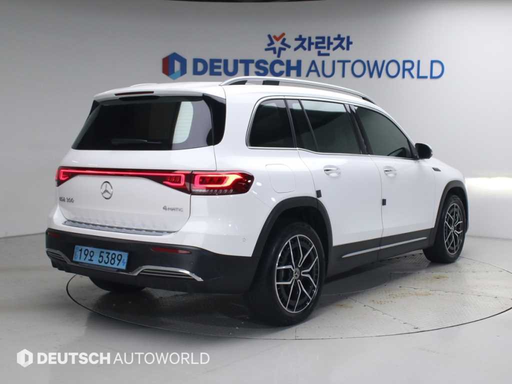 벤츠 EQB 300 4MATIC AMG 라인 사진 2/20