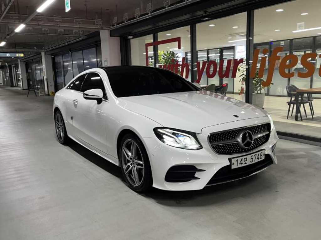 벤츠 E 클래스 E220d 쿠페 사진