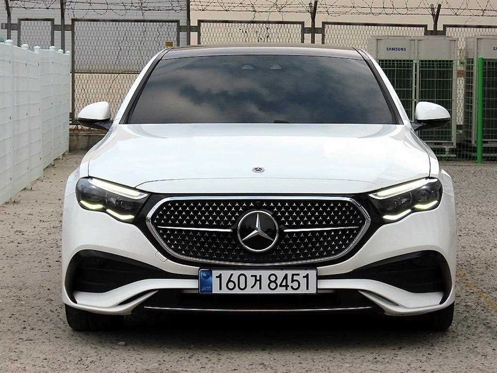벤츠 E 클래스 E300 4MATIC AMG Line 사진 2/20