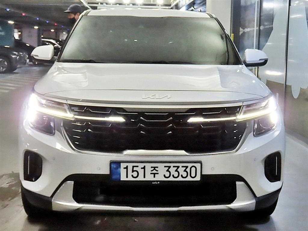 기아 셀토스 가솔린 2.0 2WD 프레스티지 사진 2/20