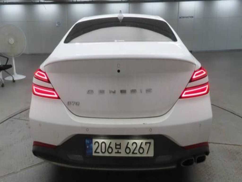 제네시스 G70 가솔린 2.0T 2WD 기본형 사진 2/10