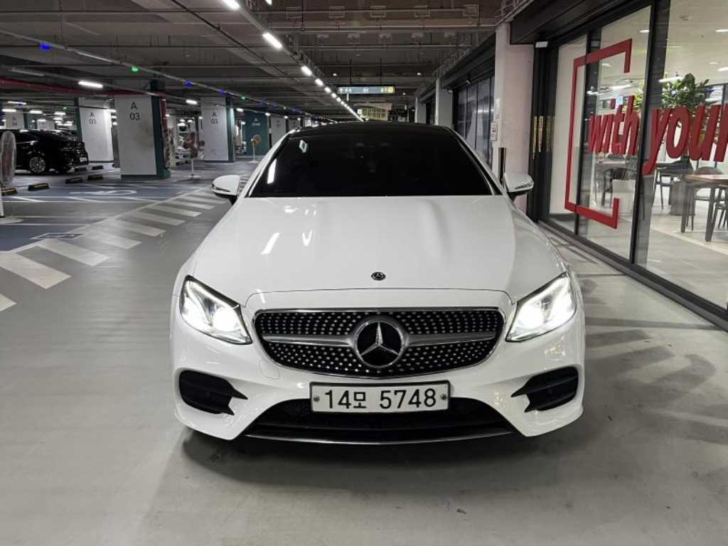 벤츠 E 클래스 E220d 쿠페 사진 2/19