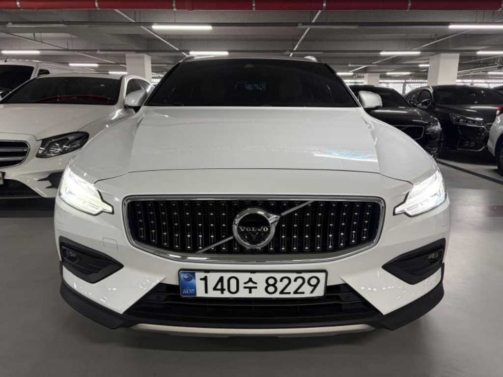 볼보 V60 2.0 B5 프로 AWD 사진